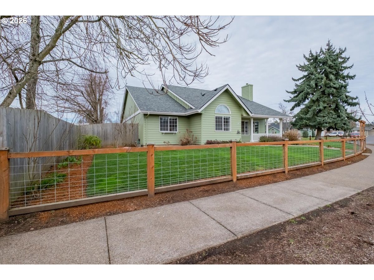 5718 E Street Springfield, OR 97478 - Photo 2 of 44