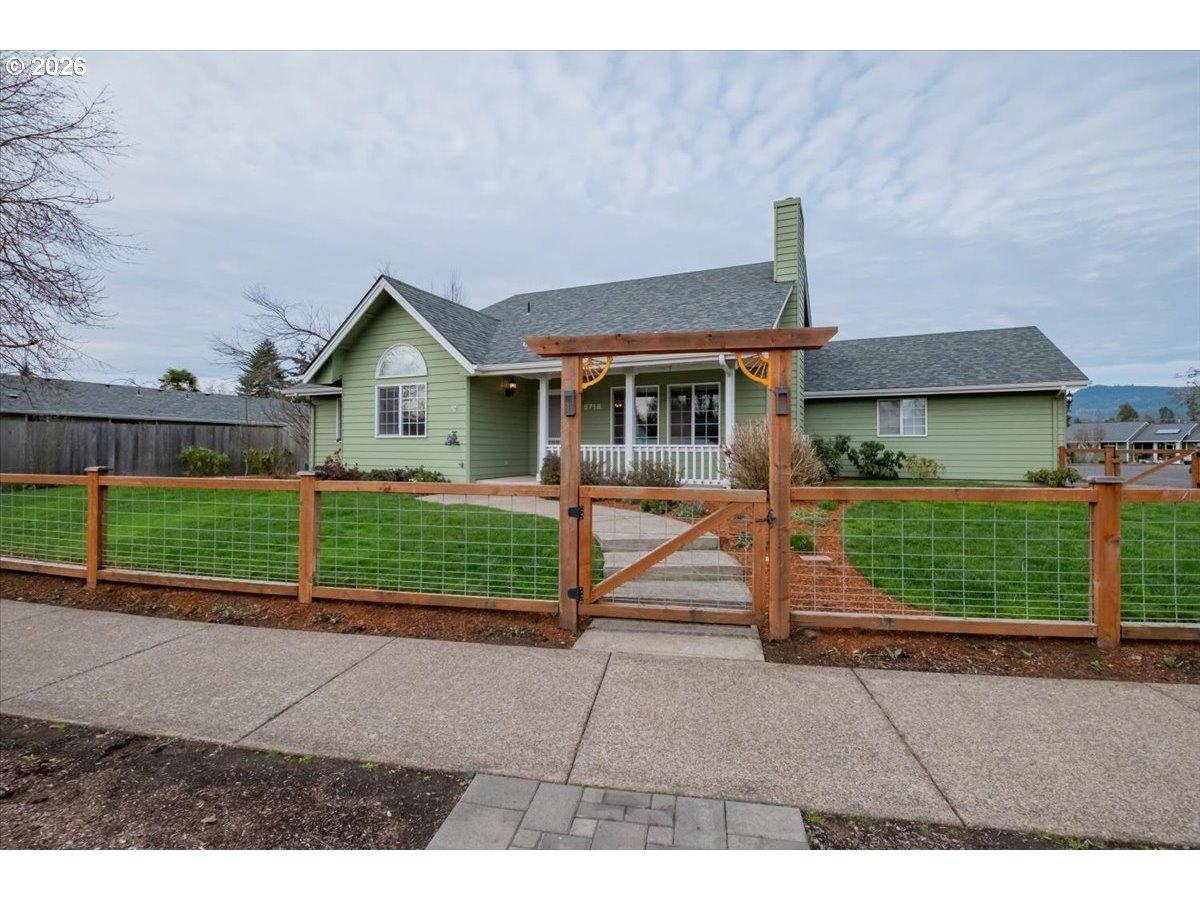 5718 E Street Springfield, OR 97478 - Photo 3 of 44