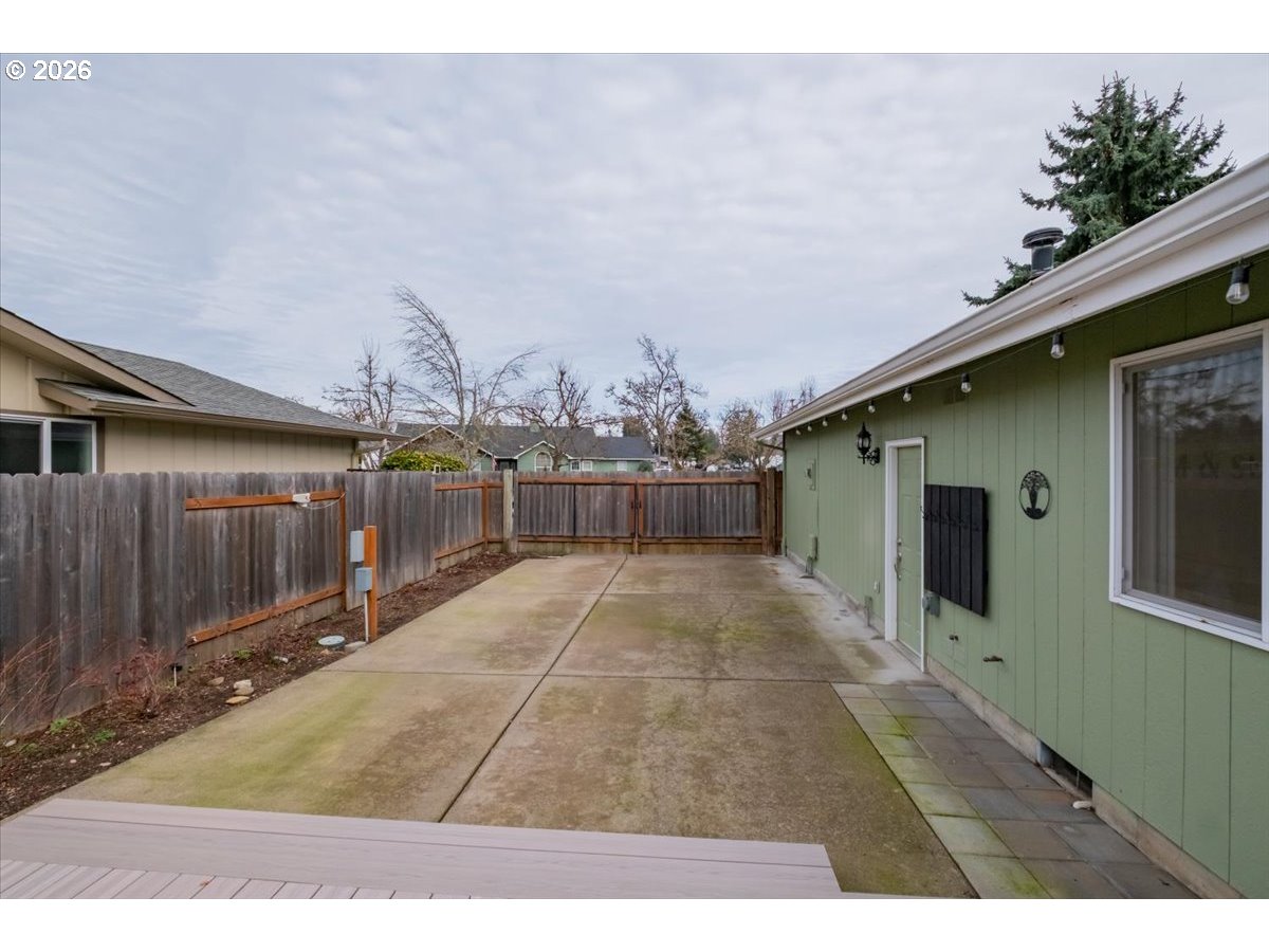 5718 E Street Springfield, OR 97478 - Photo 37 of 44