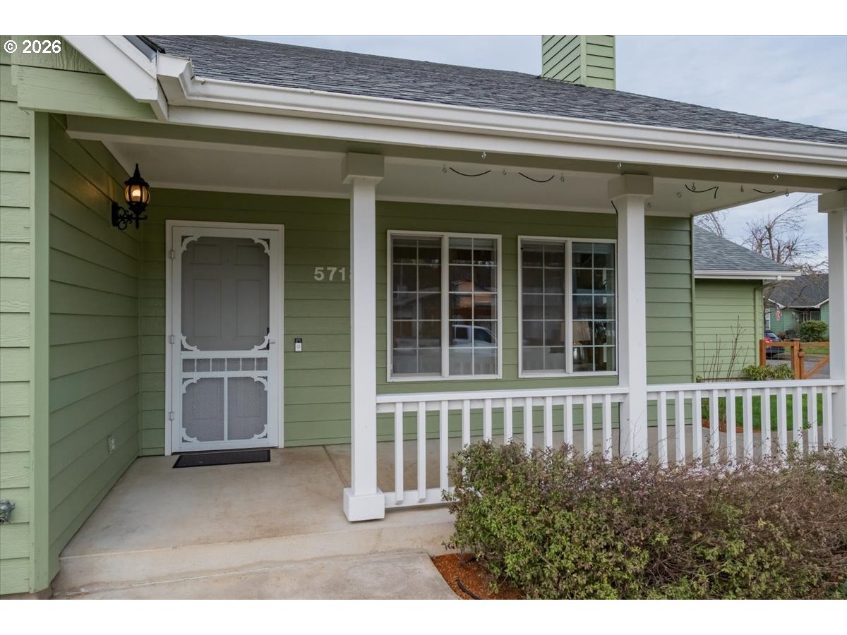 5718 E Street Springfield, OR 97478 - Photo 7 of 44