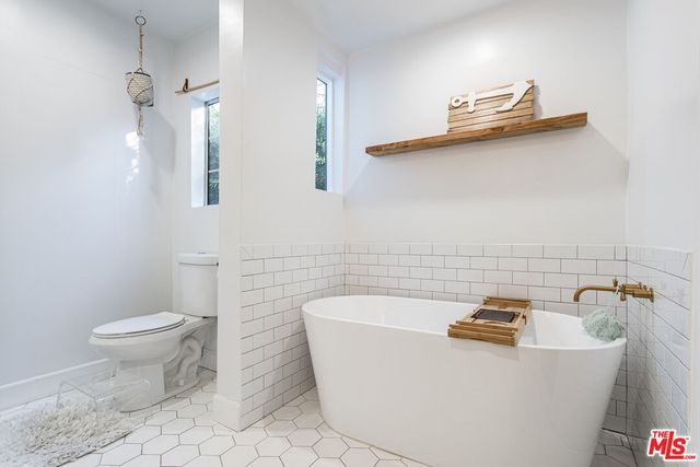 $11,500 | 4607 Willowcrest Avenue, North Hollywood, CA 91602