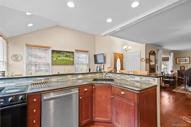 $735,000 | 247 Smith Ridge Road, South Salem, NY 10590