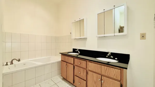 $3,200 | 6128 South Kenwood Avenue, Chicago, IL 60637