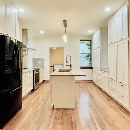 $3,200 | 6128 South Kenwood Avenue, Chicago, IL 60637