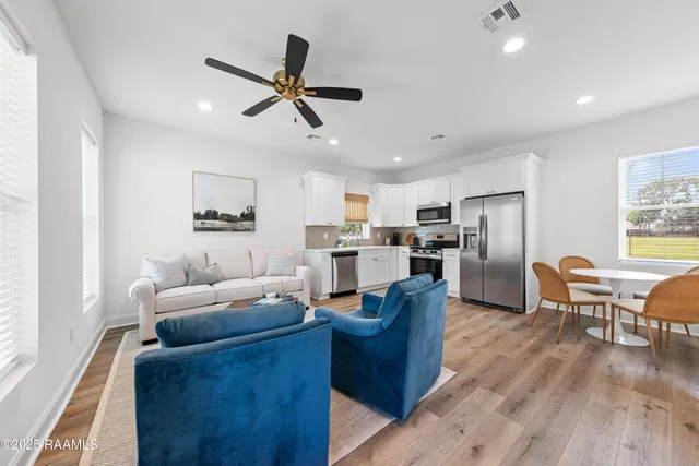 $2,300 | 307 4th Street, Unit G, Youngsville, LA 70592