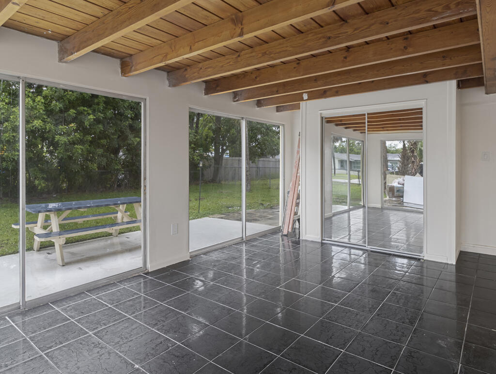 371 West 34th Street Riviera Beach, FL 33404 - Photo 25 of 27 Patio