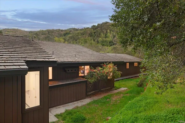 a view of a house with a yard