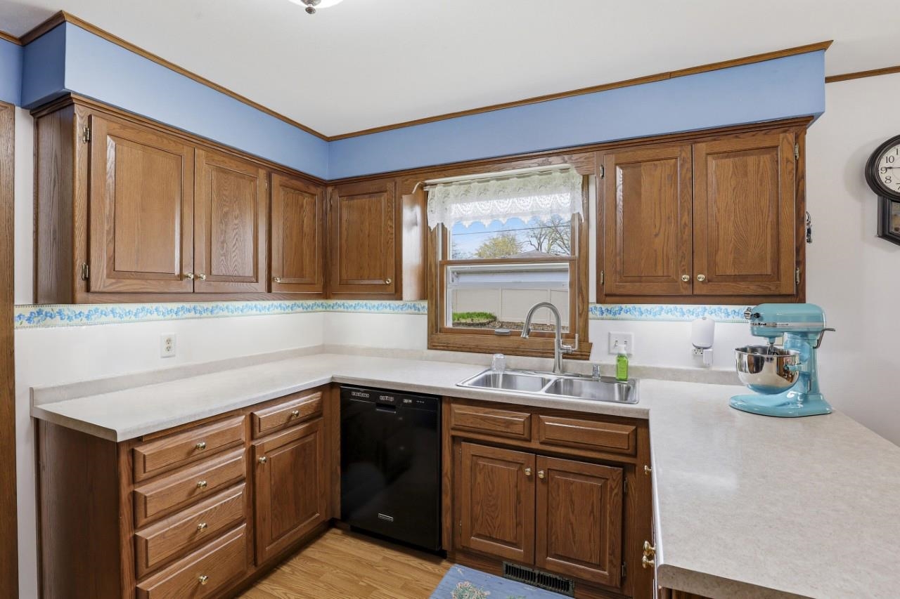 2511 South Carpenter Street Appleton, WI 54915 - Photo 9 of 28