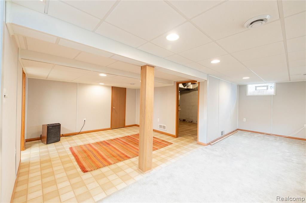 23211 Myrtle Street Dearborn, MI 48128 - Photo 24 of 36