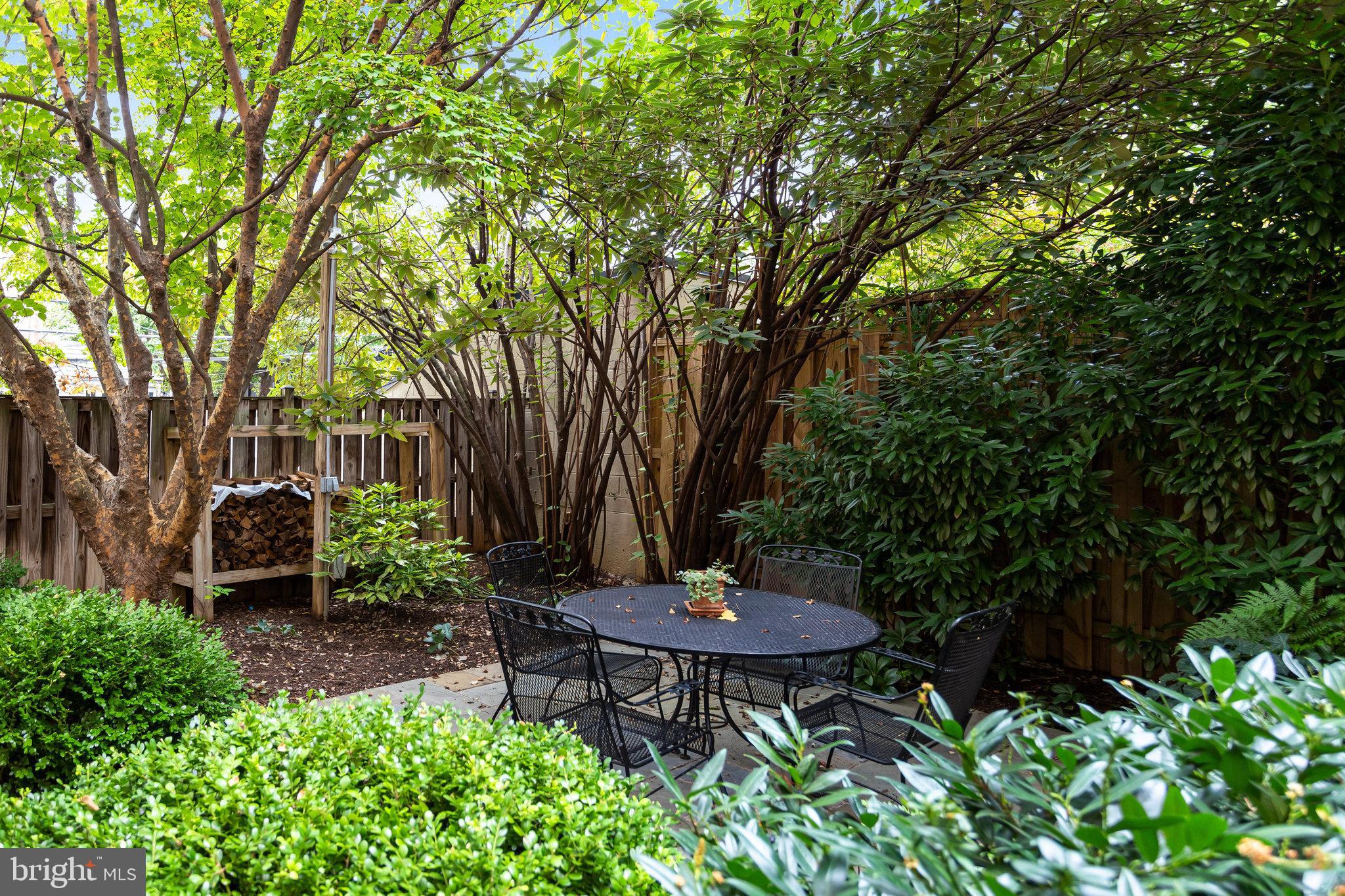 1820 Kalorama Road Northwest, Unit 3 Washington, DC 20009 - Photo 28 of 32 a table and chairs in a garden
