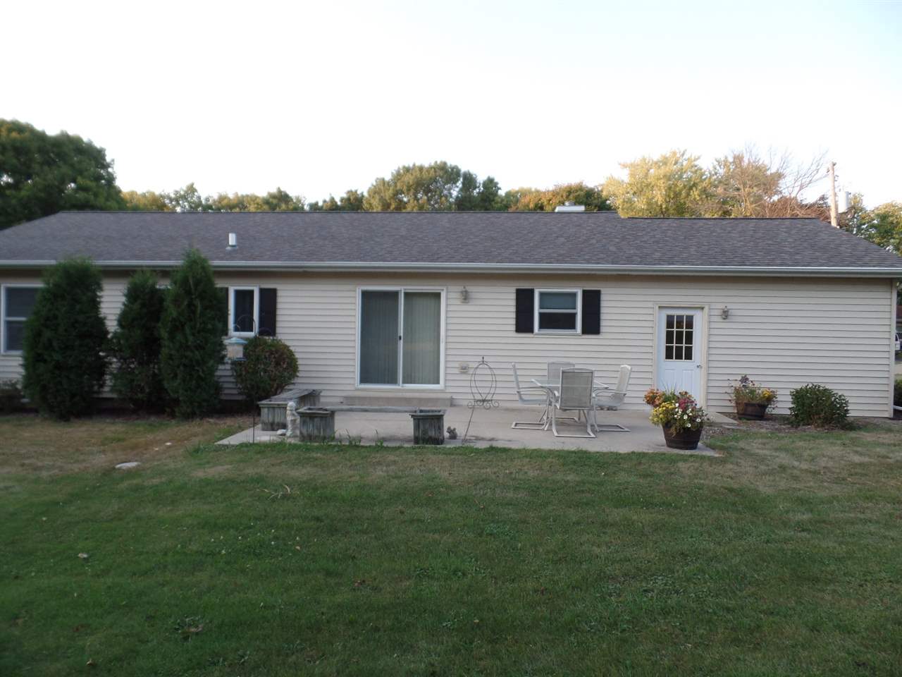419 Elizabeth Road Oregon, IL 61061 - Photo 4 of 13 a house view with a sitting space garden and yard