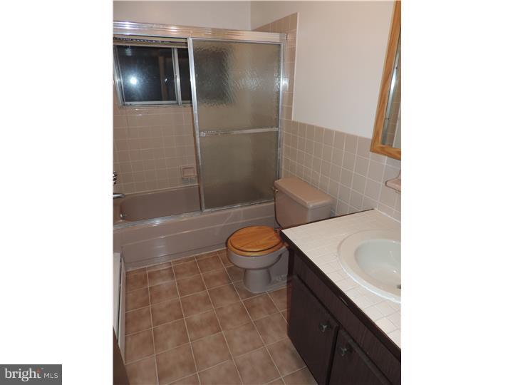 41 Red Berry Road Levittown, PA 19056 - Photo 20 of 25 Bathroom