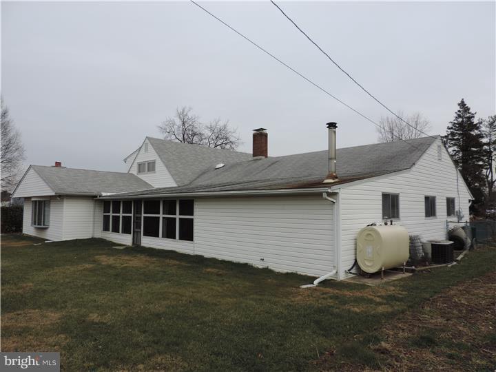 41 Red Berry Road Levittown, PA 19056 - Photo 3 of 25 Exterior Back