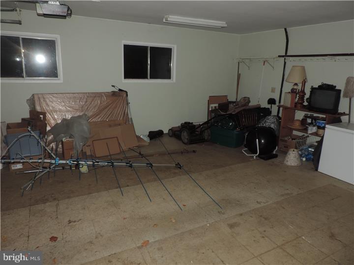 41 Red Berry Road Levittown, PA 19056 - Photo 21 of 25 Garage
