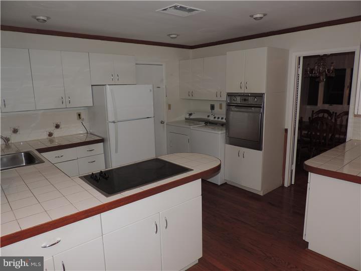 41 Red Berry Road Levittown, PA 19056 - Photo 6 of 25 Kitchen
