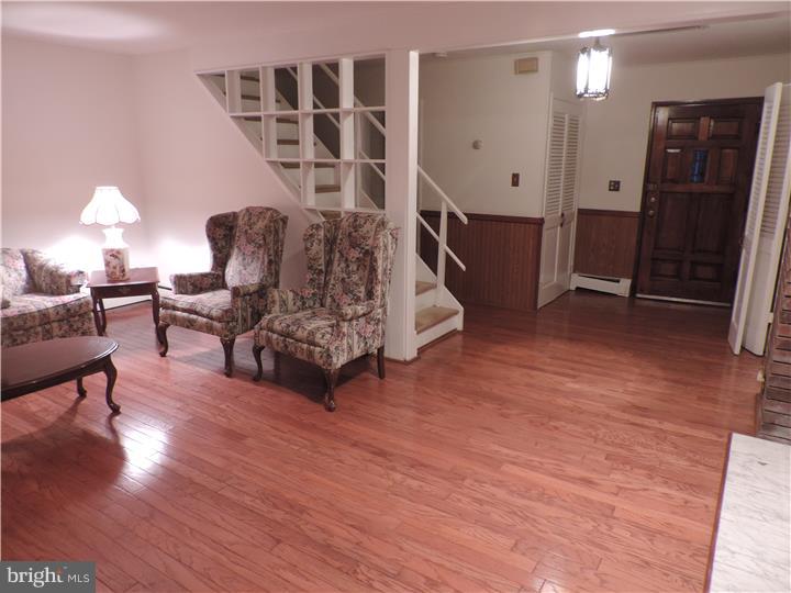 41 Red Berry Road Levittown, PA 19056 - Photo 10 of 25 Living Room