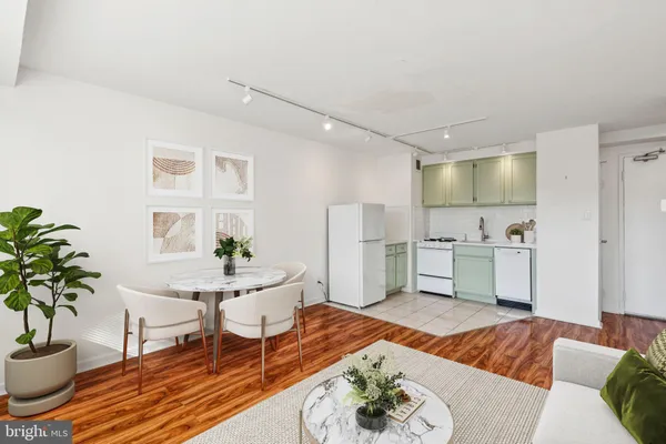 $215,000 | 1810 Rittenhouse Square, Unit 406, Philadelphia, PA 19103
