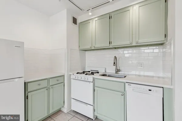 $215,000 | 1810 Rittenhouse Square, Unit 406, Philadelphia, PA 19103