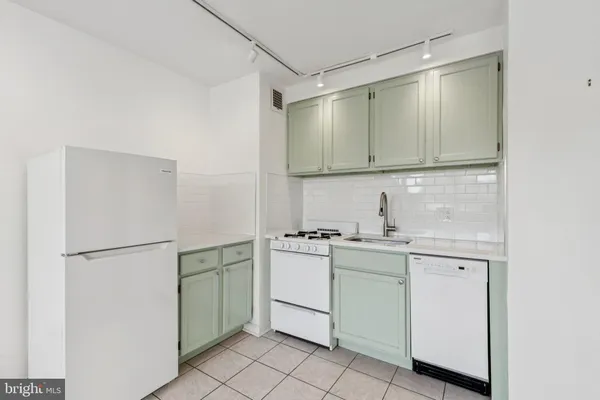 $215,000 | 1810 Rittenhouse Square, Unit 406, Philadelphia, PA 19103