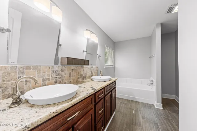 $215,900 | 7090 Clyve Road, Maurice, LA 70555