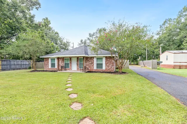 $215,900 | 7090 Clyve Road, Maurice, LA 70555