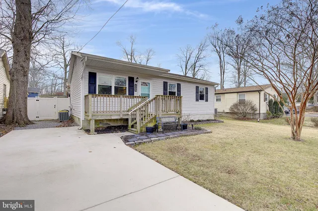 $359,990 | 409 Highland Drive, Edgewater, MD 21037