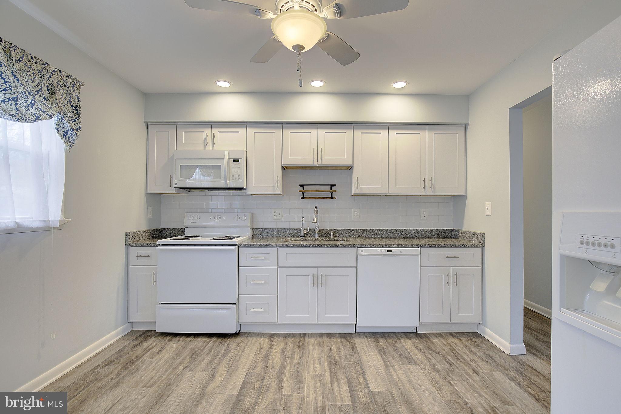 409 Highland Drive Edgewater, MD 21037 - Photo 2 of 31