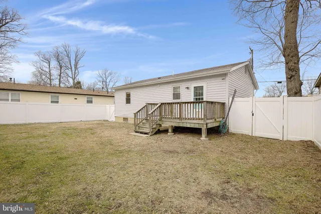 $359,990 | 409 Highland Drive, Edgewater, MD 21037