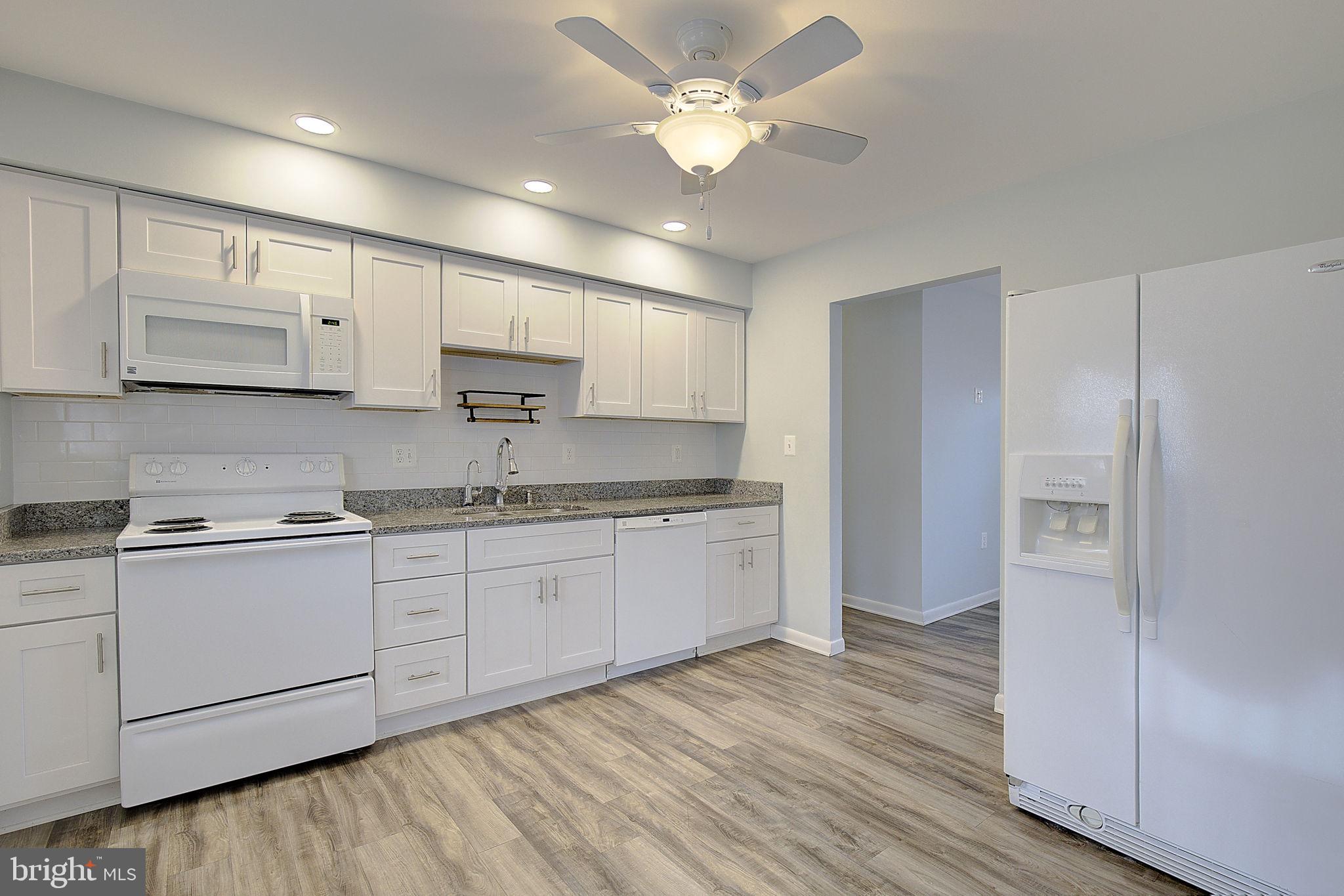 409 Highland Drive Edgewater, MD 21037 - Photo 4 of 31