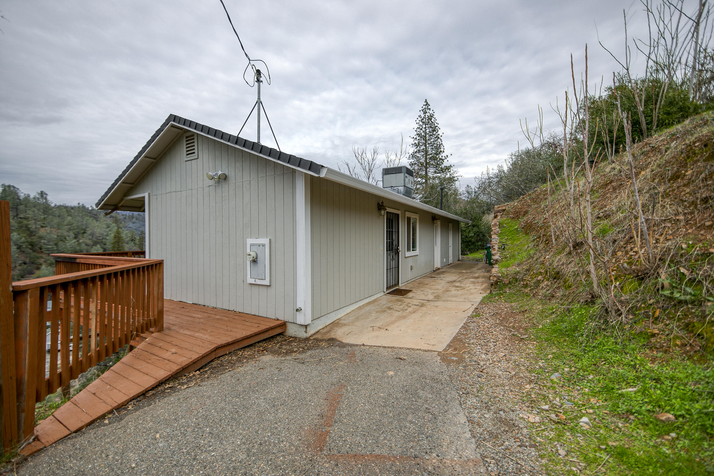 22130 Backbone Road Redding, CA 96003 - Photo 11 of 31 HV7A5717