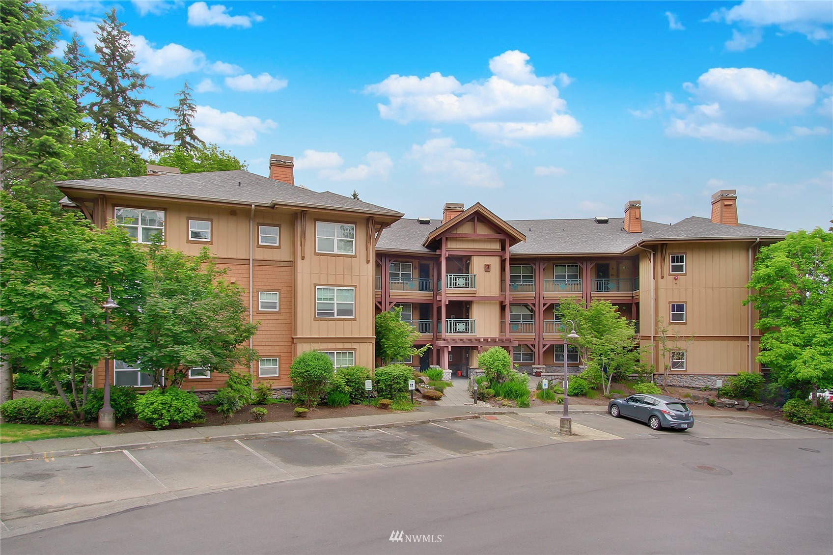 1000 Cabin Creek Ln SW, Unit B107, Issaquah, WA 98027 | Compass, image size:1696x1130