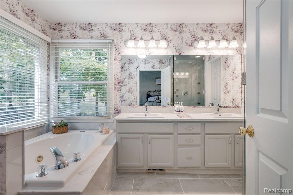 2626 Hickory Lawn Road Rochester Hills, MI 48307 - Photo 24 of 44