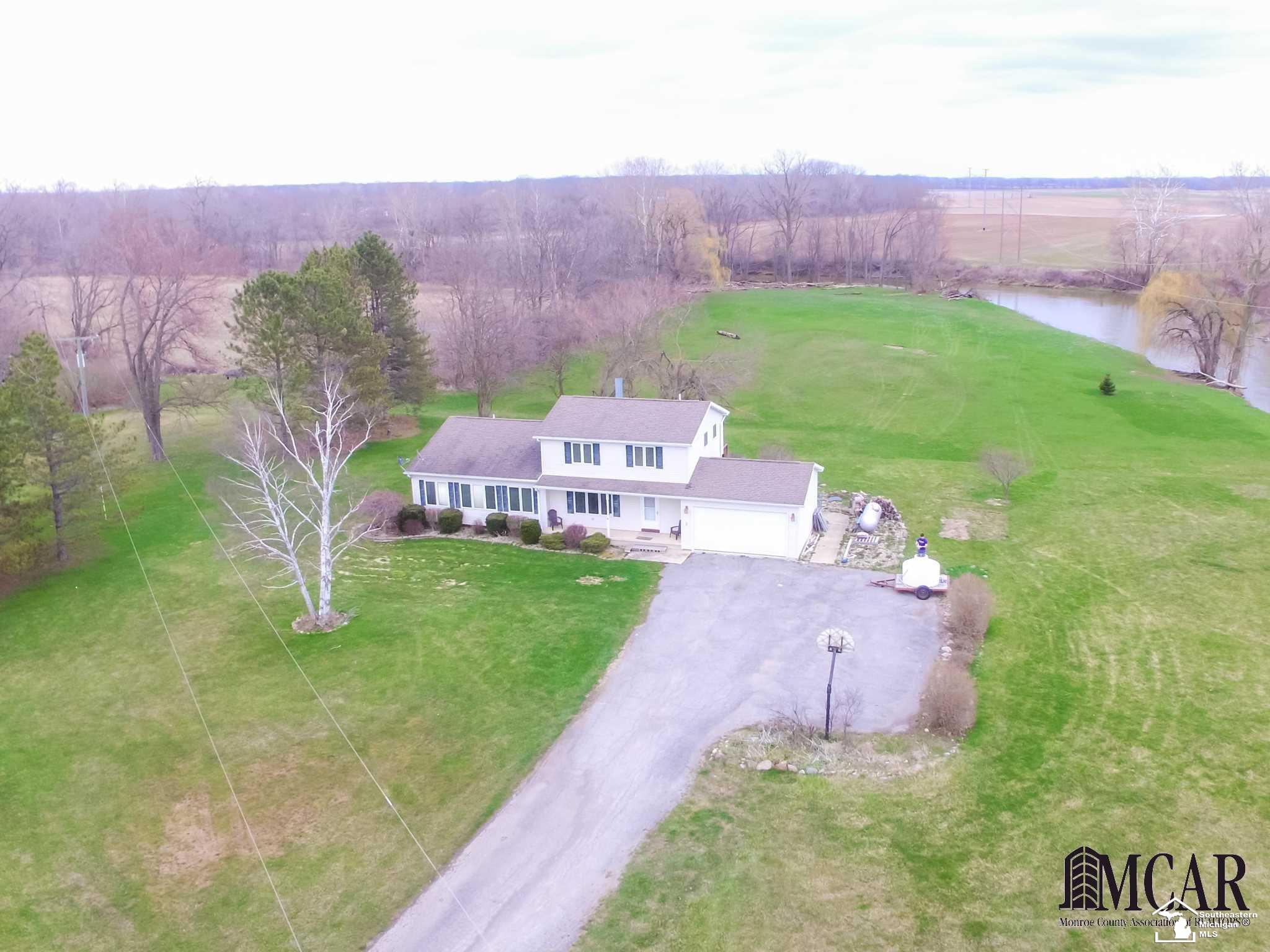 13533 Stowell Road Dundee, MI 48131 - Photo 1 of 34 21437111.JPG