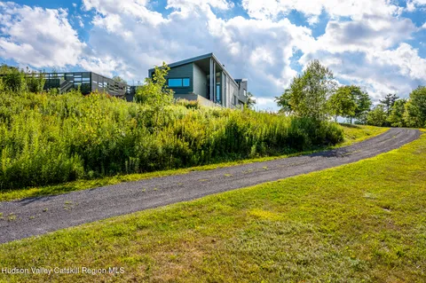 $2,195,000 | 292 White Hill Lane, Hillsdale, NY 12529