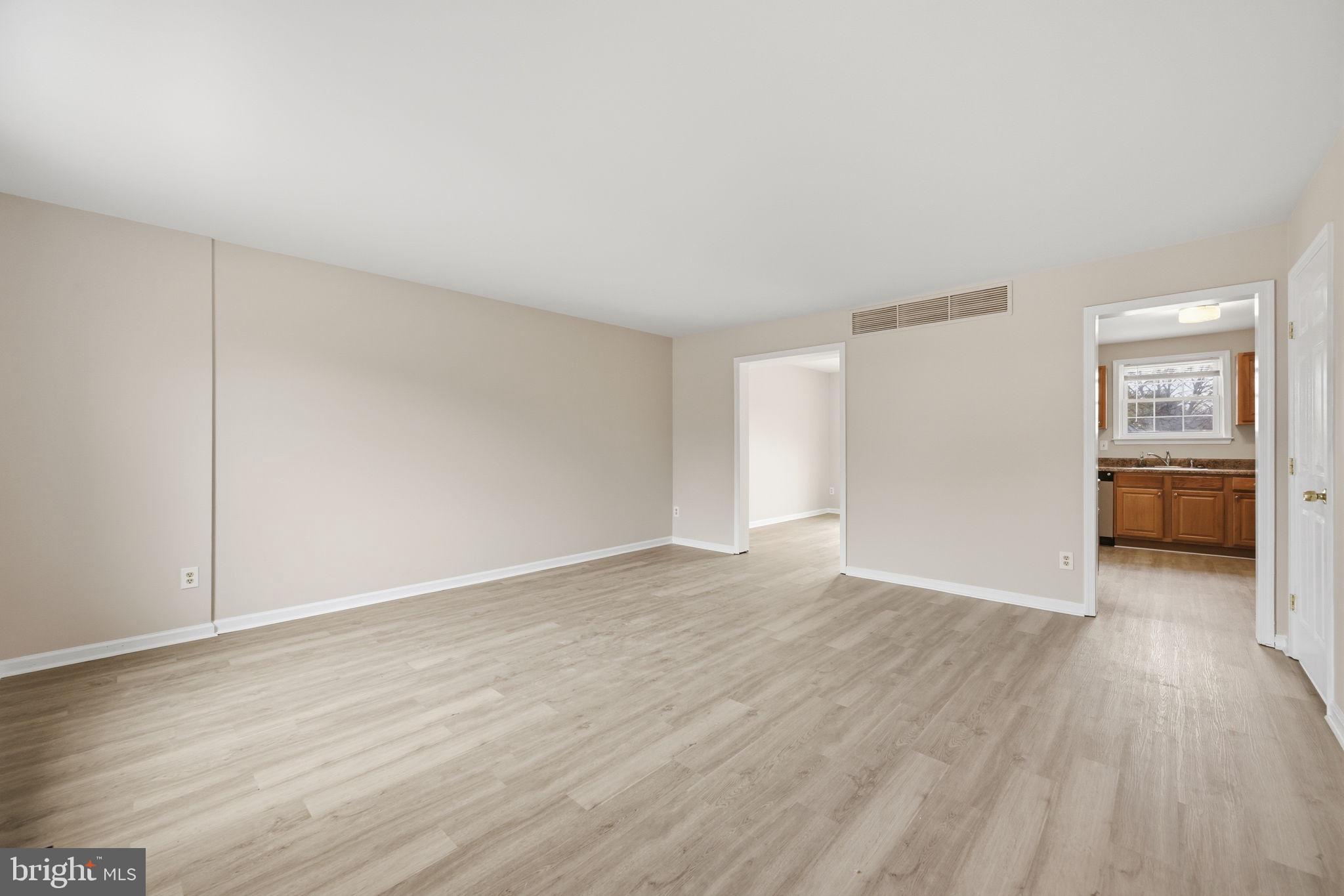 16 South Pendleton Court Frederick, MD 21703 - Photo 6 of 26 Living room