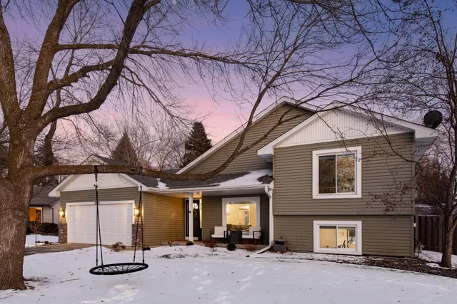 $574,900 | 8581 Flamingo Drive, Chanhassen, MN 55317