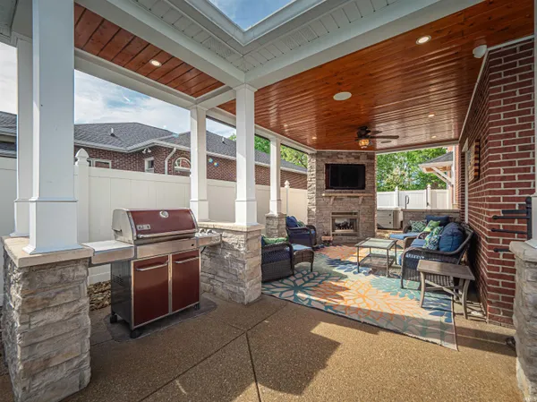 $499,900 | 10411 Lauren Court, Newburgh, IN 47630