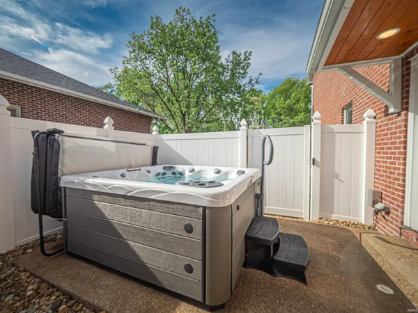 $499,900 | 10411 Lauren Court, Newburgh, IN 47630