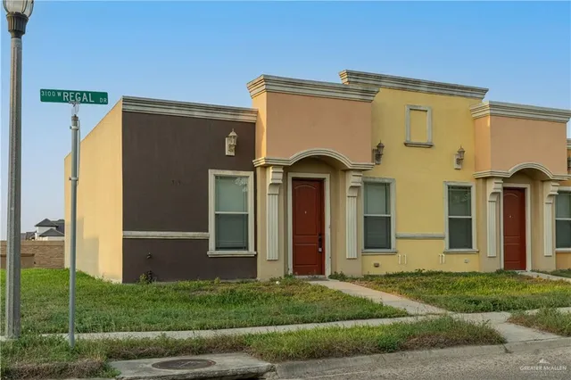 a view of a house with backyard