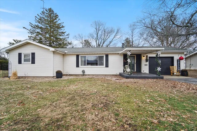 $176,000 | 517 Sunrise Street, Chenoa, IL 61726