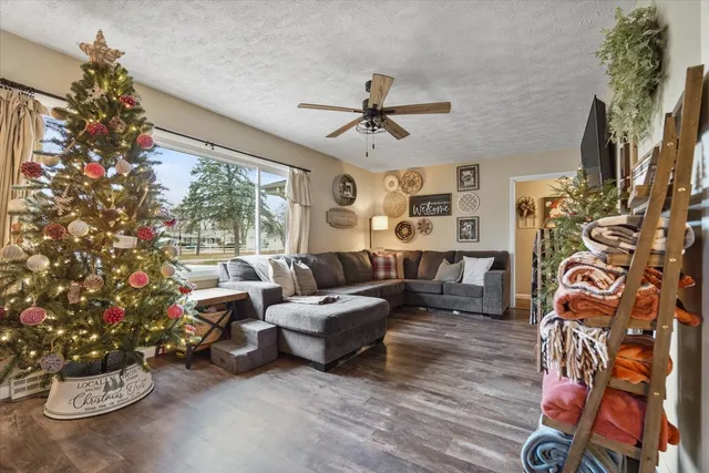 $176,000 | 517 Sunrise Street, Chenoa, IL 61726