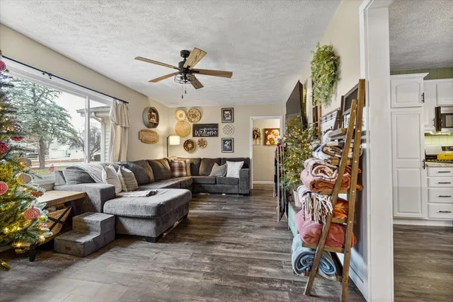 $176,000 | 517 Sunrise Street, Chenoa, IL 61726