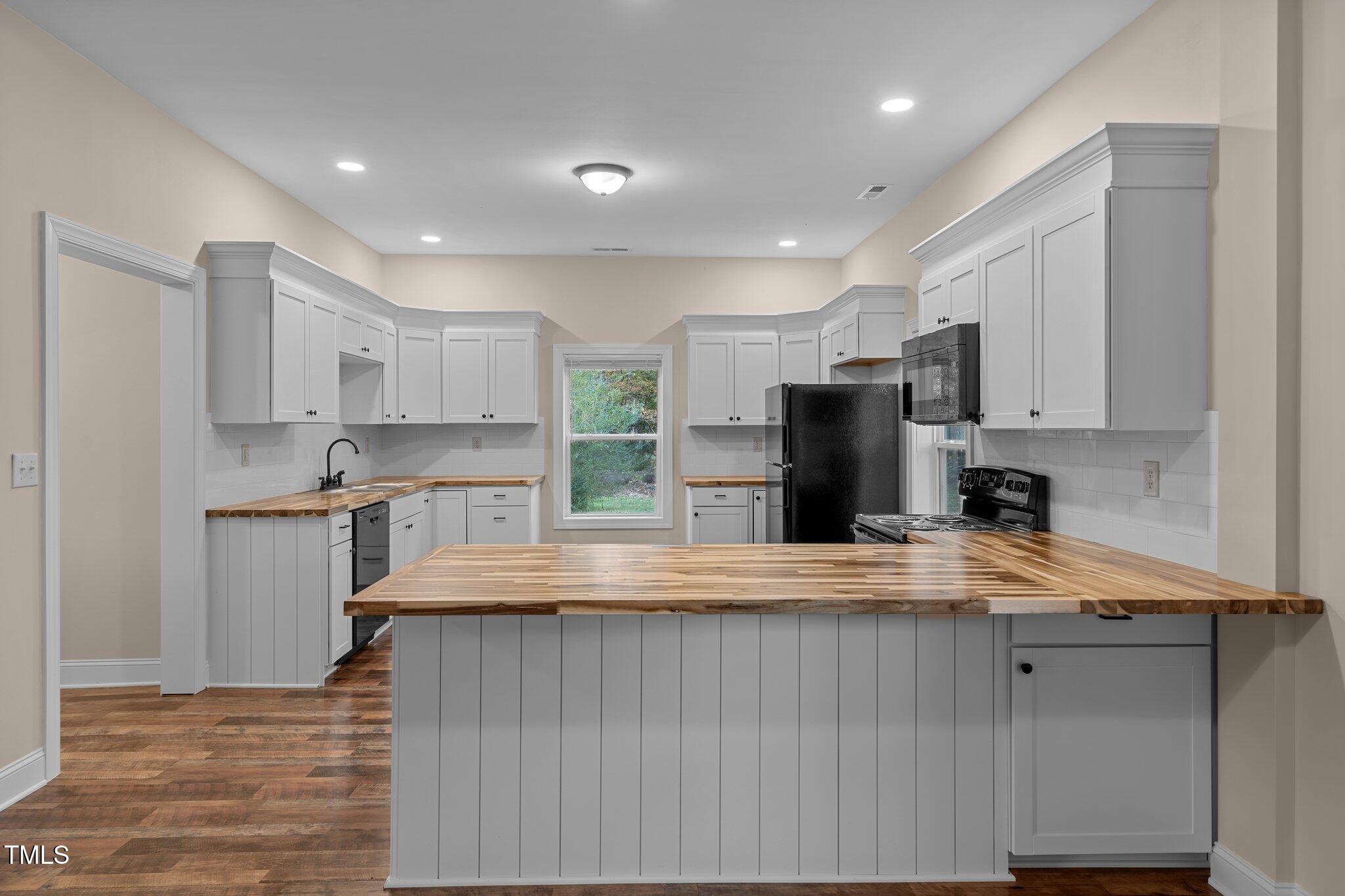 2883 Putnam Glendon Road Carthage, NC 28327 - Photo 20 of 64 Breakfast Bar/Kitchen