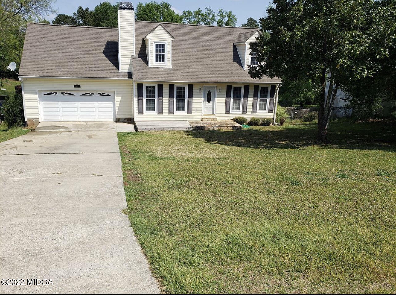 front view of house with a yard