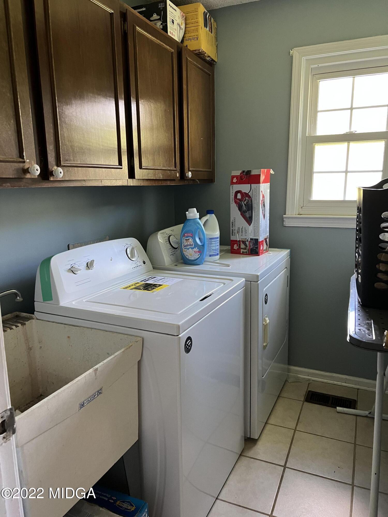 3821 Bobby Court Macon, GA 31216 - Photo 7 of 15 a utility room with washer and dryer