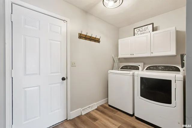 $279,900 | 53 Rose Court West, Geneseo, IL 61254