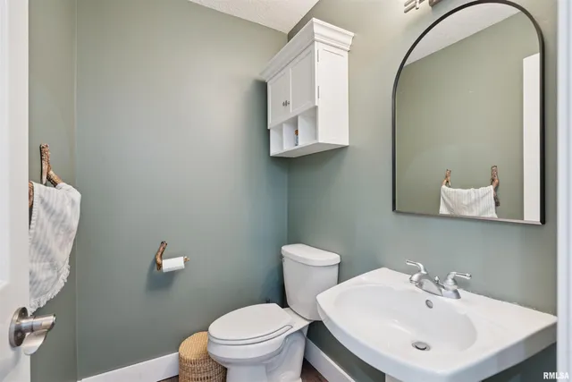 $279,900 | 53 Rose Court West, Geneseo, IL 61254