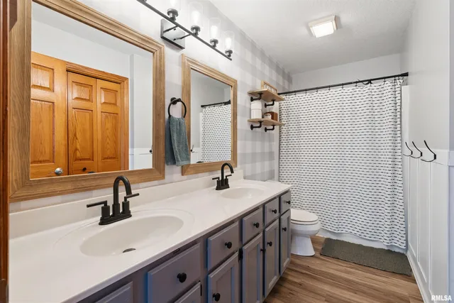 $279,900 | 53 Rose Court West, Geneseo, IL 61254