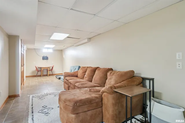 $279,900 | 53 Rose Court West, Geneseo, IL 61254