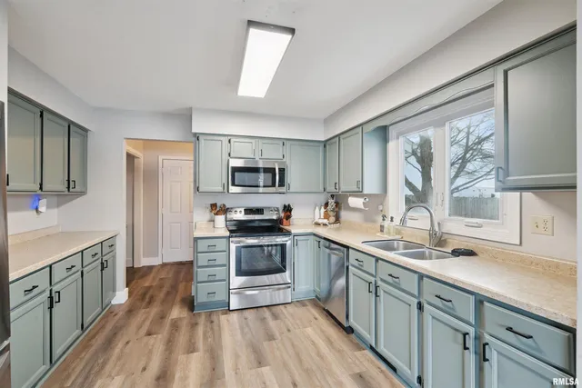 $279,900 | 53 Rose Court West, Geneseo, IL 61254